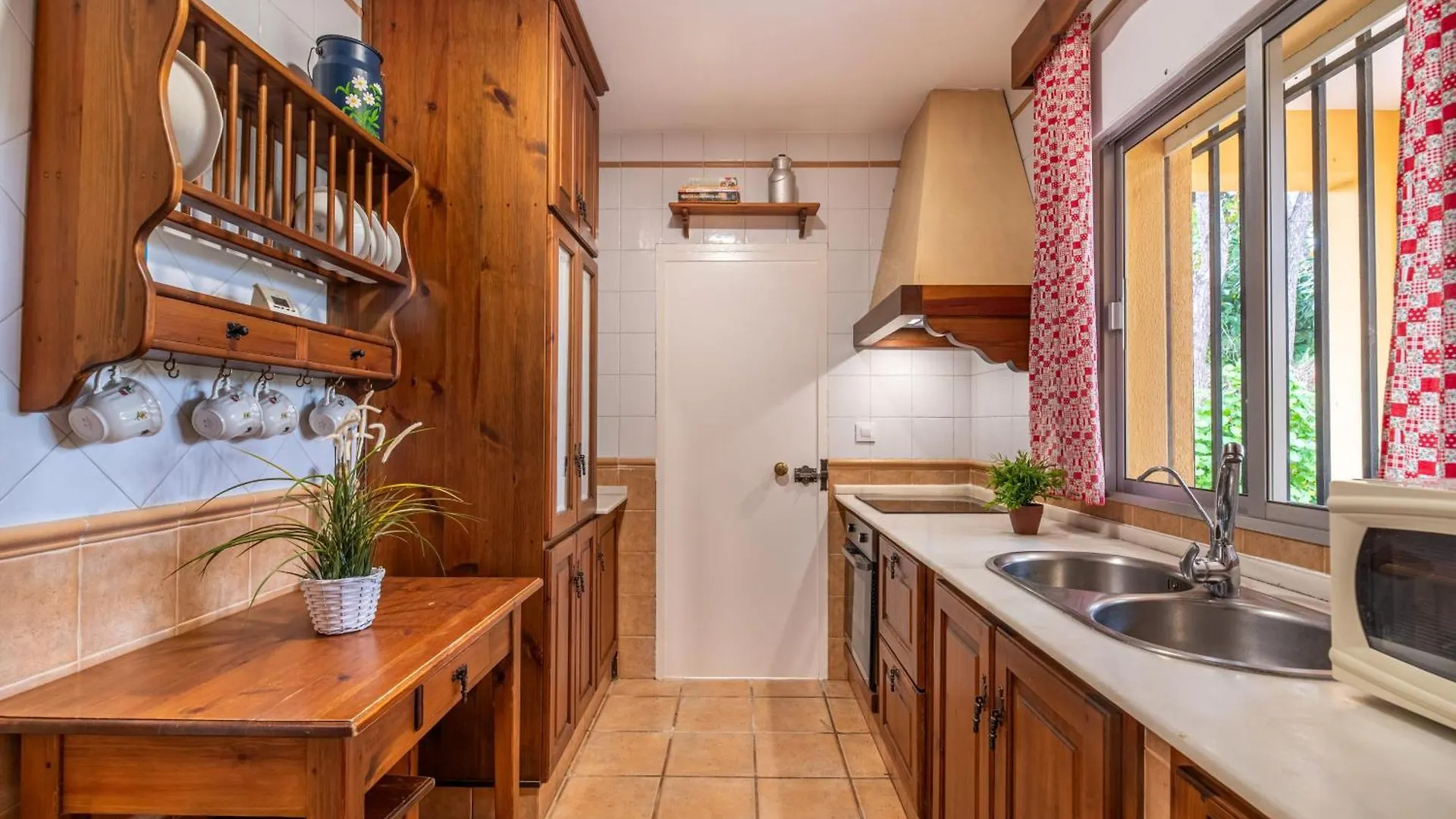 Holiday home Chalet Con Chimenea Y Piscina Empul Aguacate Chiclana de la Frontera