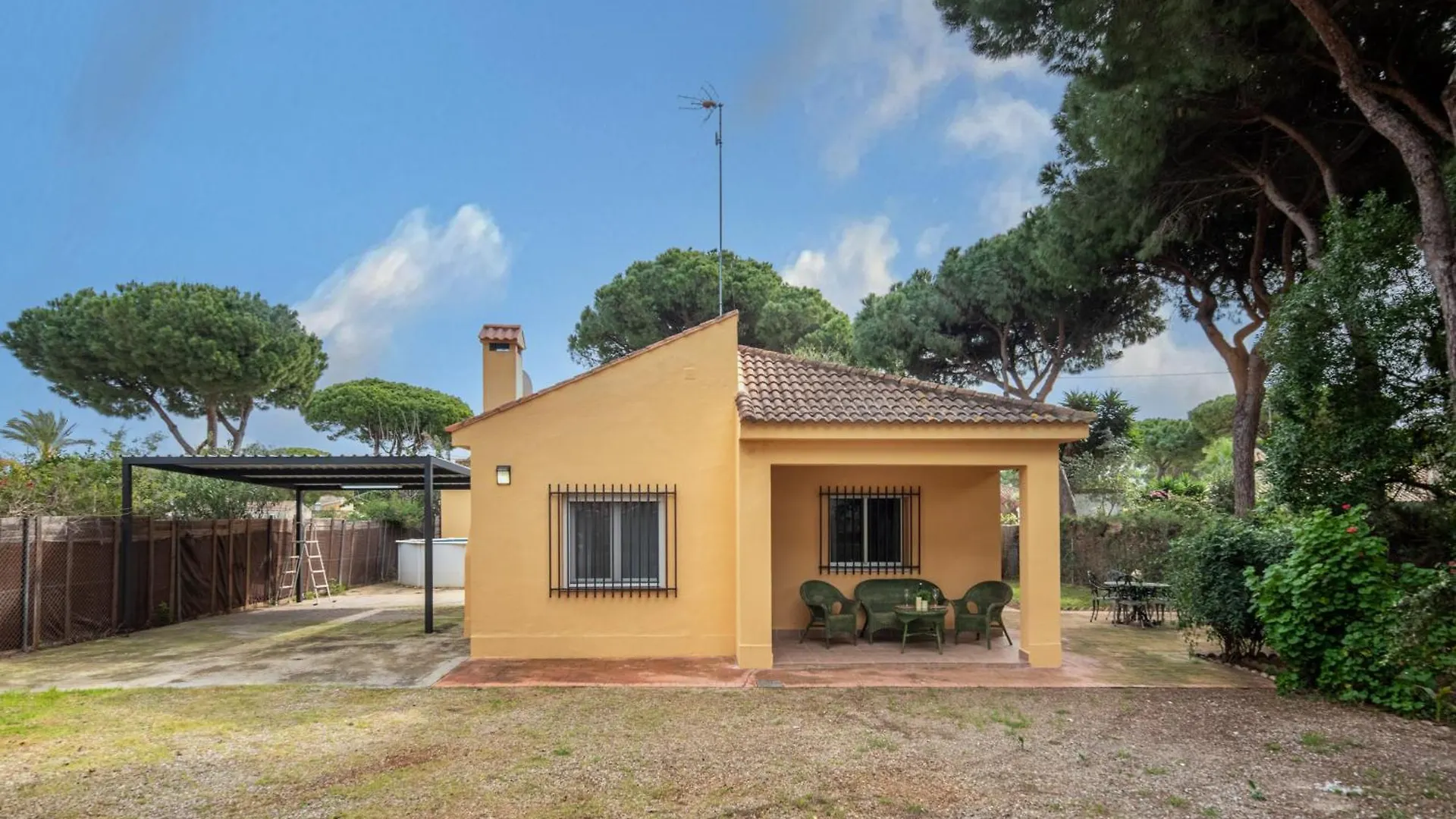 Holiday home Chalet Con Chimenea Y Piscina Empul Aguacate Chiclana de la Frontera